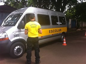 Vans de transporte escolar estão sendo vistoriadas em Maringá